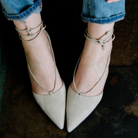 M. Gemi Viola Beige Pointy  Toe Ankle Wrap Kitten Heel D'Orsay Pump Size 7.5 - Picture 1 of 14